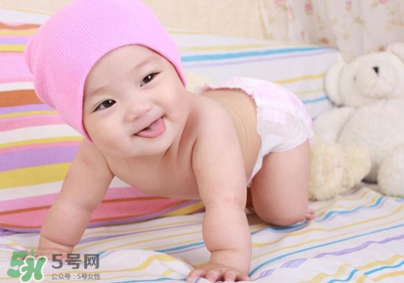 寶寶發(fā)燒出汗可以蓋被子嗎？寶寶發(fā)燒出汗了會(huì)退燒嗎？