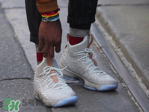 nike lebron 15 ghost什么時候發(fā)售_多少錢？