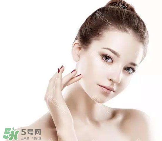定妝噴霧好還是散粉？定妝噴霧在散粉后用嗎？