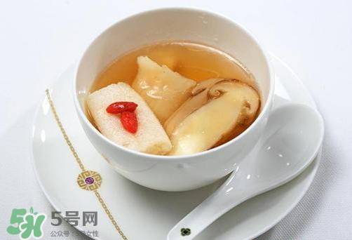 魚膠和什么一起燉最好？