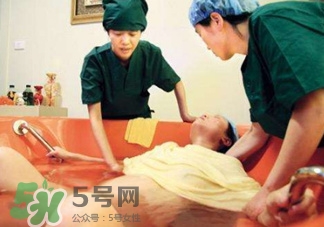 水中分娩時(shí)難產(chǎn)怎么辦？水中分娩和無(wú)痛分娩哪個(gè)好？