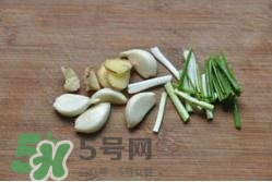 香辣蟹怎么做最好吃？香辣蟹怎么處理螃蟹？