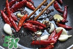 香辣蟹怎么做最好吃？香辣蟹怎么處理螃蟹？