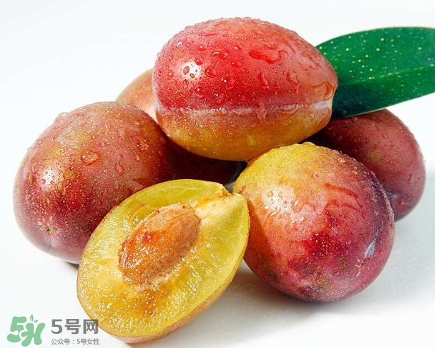西梅可以和葡萄一起吃嗎？西梅的食用功效有哪些？