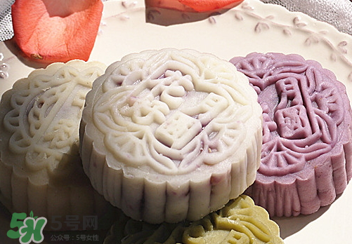 月餅皮可以用低筋面粉嗎？月餅皮用什么面粉？
