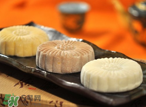 月餅皮可以用低筋面粉嗎？月餅皮用什么面粉？