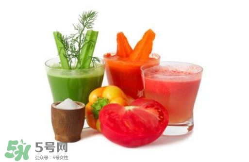 芹菜和什么榨汁好喝？芹菜榨汁需要煮熟嗎？