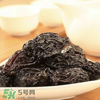 西梅干真的能解決便秘嗎？西梅干怎么吃治便秘？