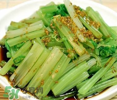 芹菜和什么榨汁好喝？芹菜榨汁需要煮熟嗎？