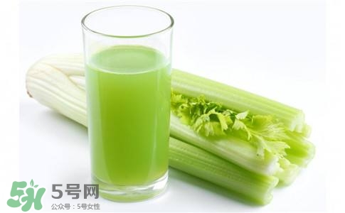 芹菜和什么榨汁好喝？芹菜榨汁需要煮熟嗎？