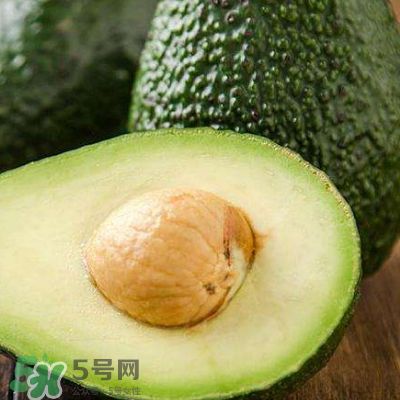 牛油果榨汁要去皮嗎？牛油果榨汁要加水嗎？