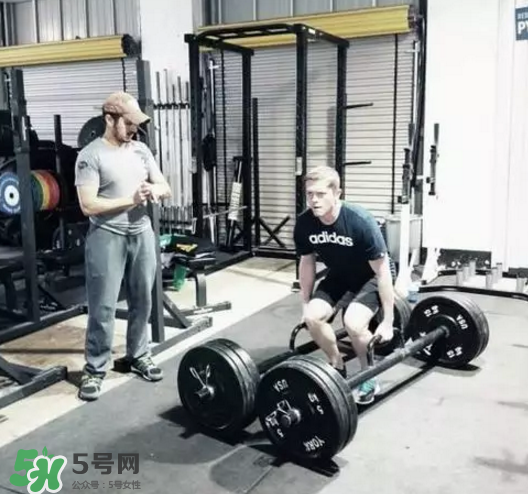 農(nóng)夫行走可以單手嗎？農(nóng)夫行走要沉肩嗎？