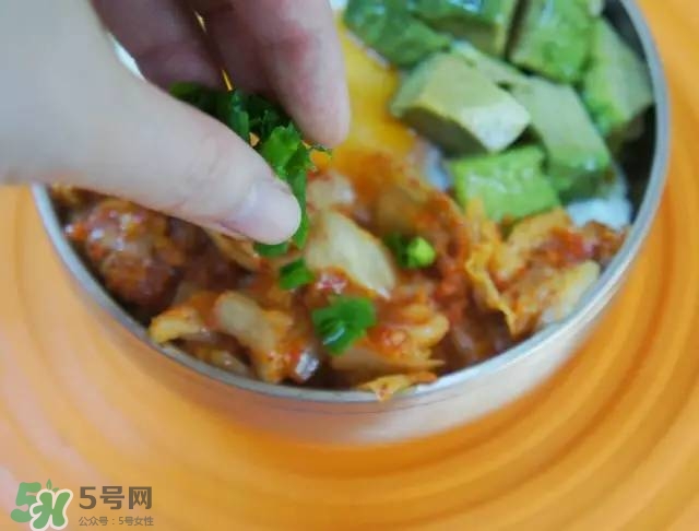 牛油果沙拉怎么做？牛油果沙拉用什么醬？
