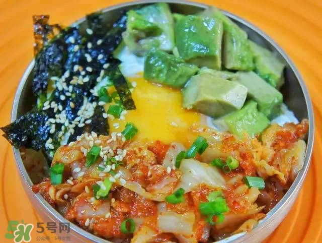 牛油果沙拉怎么做？牛油果沙拉用什么醬？