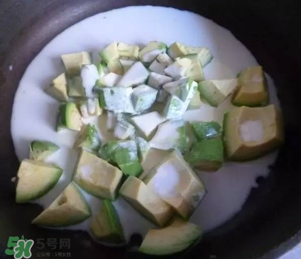 牛油果沙拉怎么做？牛油果沙拉用什么醬？
