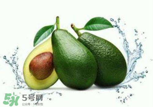 牛油果切開黑了能吃嗎？牛油果為什么會有黑點？