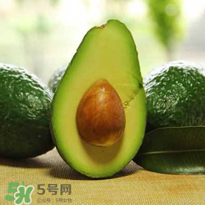 牛油果榨汁要去皮嗎？牛油果榨汁要加水嗎？