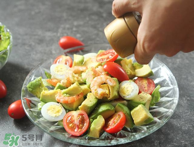 牛油果沙拉怎么做？牛油果沙拉用什么醬？