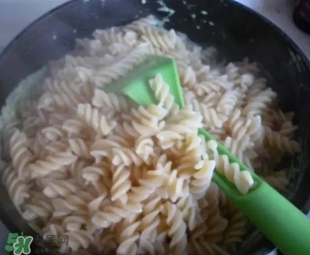 牛油果沙拉怎么做？牛油果沙拉用什么醬？