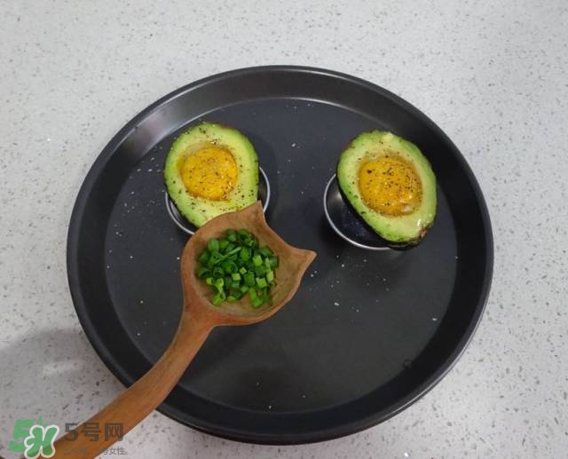 牛油果沙拉怎么做？牛油果沙拉用什么醬？