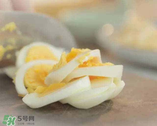 牛油果沙拉怎么做？牛油果沙拉用什么醬？