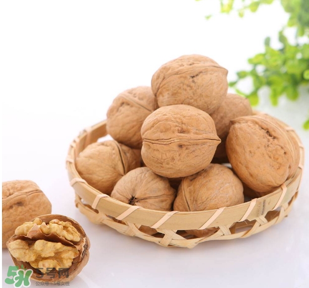 核桃什么時(shí)候吃最好？核桃一次吃多少為宜？