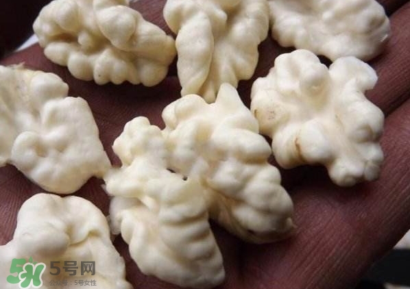 新鮮核桃怎么吃？新鮮核桃怎么給寶寶吃？