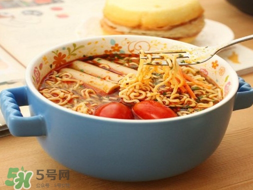 微波爐怎么做泡面？微波爐怎么做蛋糕
