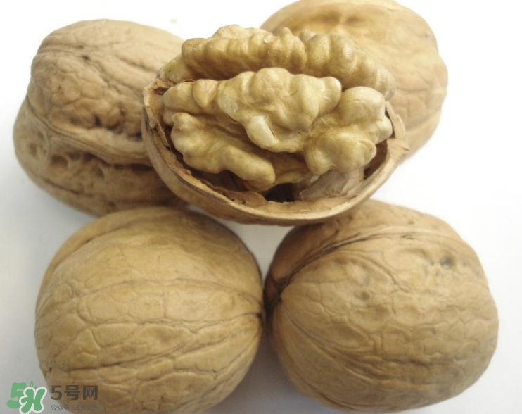 核桃什么時(shí)候吃最好？核桃一次吃多少為宜？