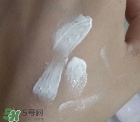 阿芙素顏霜要卸妝嗎？