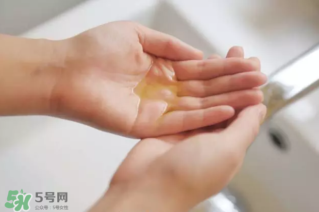 手部皮膚干燥怎么辦？手部干燥解決方法