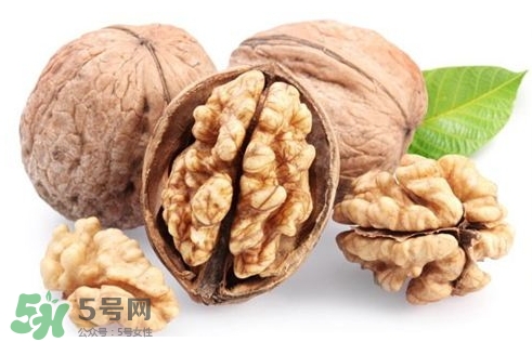 青皮核桃和干核桃哪個營養(yǎng)高？有什么區(qū)別？