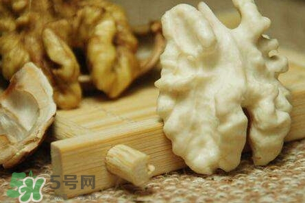 新鮮核桃怎么吃？新鮮核桃怎么給寶寶吃？