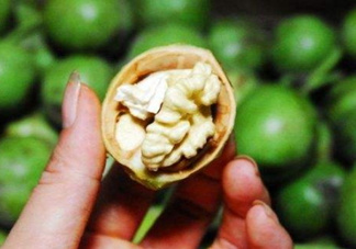 新鮮核桃要剝皮嗎？剝皮時(shí)手變黑怎么清洗？
