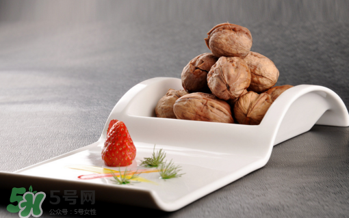 核桃可以空腹吃嗎？核桃飯前吃好還是飯后吃好？