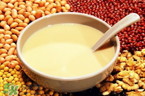 核桃打豆?jié){營養(yǎng)會流失嗎？核桃和什么一起打豆?jié){？