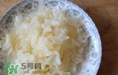 雪蛤能和銀耳一起燉嗎？雪蛤銀耳羹怎么做？