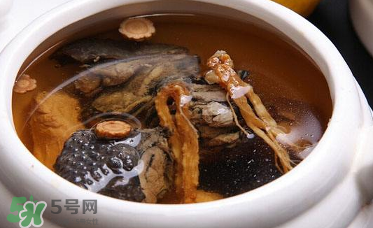 花旗參烏雞湯孕婦可以喝嗎？懷孕可以吃花旗參烏雞湯嗎？