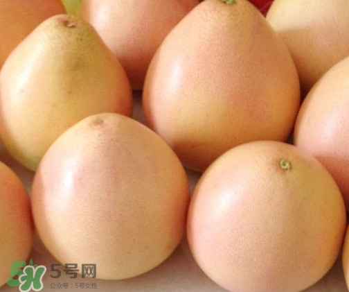 三紅蜜柚有什么功效？三紅蜜柚和金橙蜜柚哪個(gè)更好