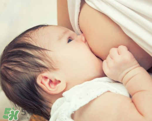 母乳寶寶一天大便幾次正常？母乳寶寶排便情況介紹