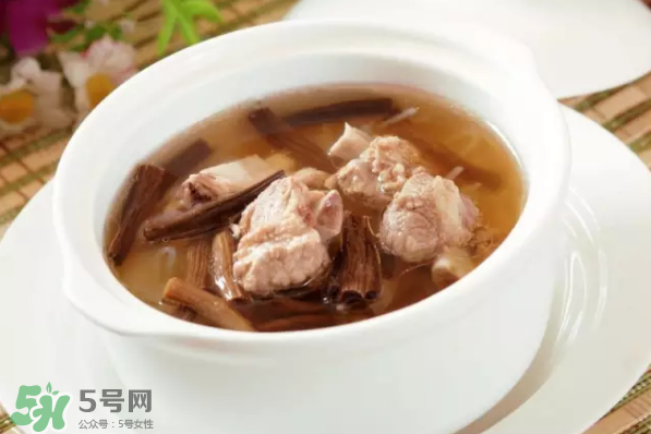 湯里的鈣鐵含量高不高？湯的蛋白質(zhì)多嗎？