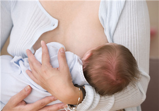母乳寶寶一天大便幾次正常？母乳寶寶排便情況介紹