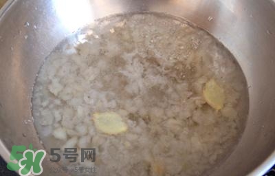 雪蛤能和銀耳一起燉嗎？雪蛤銀耳羹怎么做？
