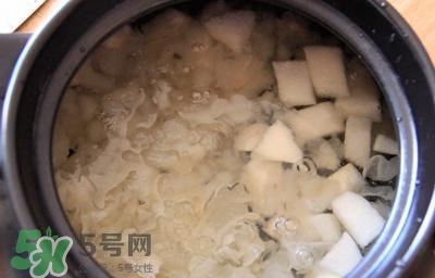 雪蛤能和銀耳一起燉嗎？雪蛤銀耳羹怎么做？