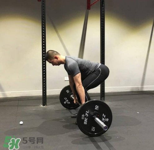 杠鈴劃船腰疼是什么原因？杠鈴劃船動(dòng)作要領(lǐng)