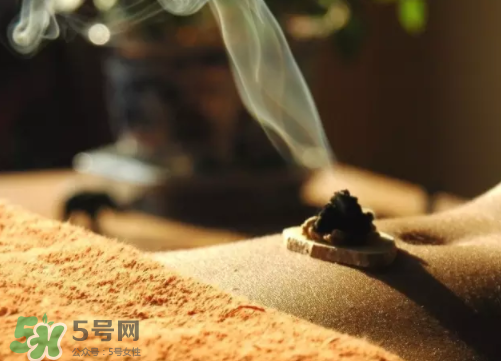 為什么艾灸特別適合現(xiàn)代人?艾灸是萬能的嗎？