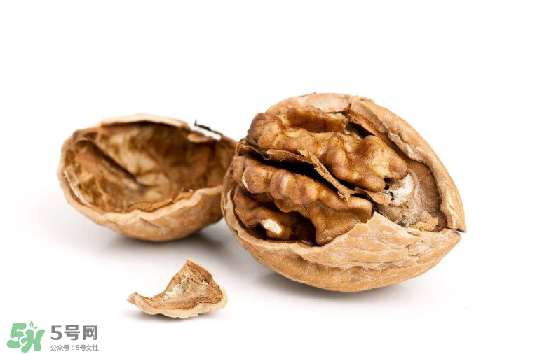 核桃對(duì)人體的四大功效是什么？核桃皮泡水有什么功效？