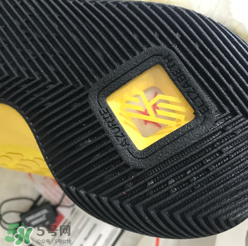 nike kyrie3 mamba mentality怎么樣？歐文3李小龍配色開(kāi)箱測(cè)評(píng)