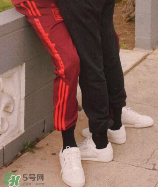 yeezy calabasas運動褲在哪買？yeezy calabasas褲子發(fā)售時間