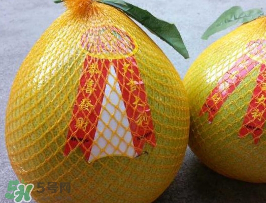 如何區(qū)分紅肉蜜柚真假？吃紅肉蜜柚有什么好處？